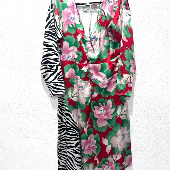 ASOS DESIGN Curve wrap maxi Floral and Zebra Long Sleeve dress in mixed print 6 - Picture 7 of 13